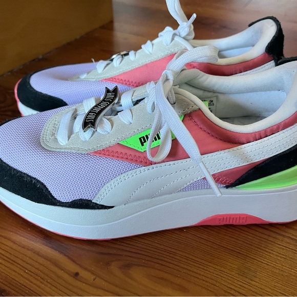 Puma Women’s Sneakers, size 7 - Picture 5 of 6